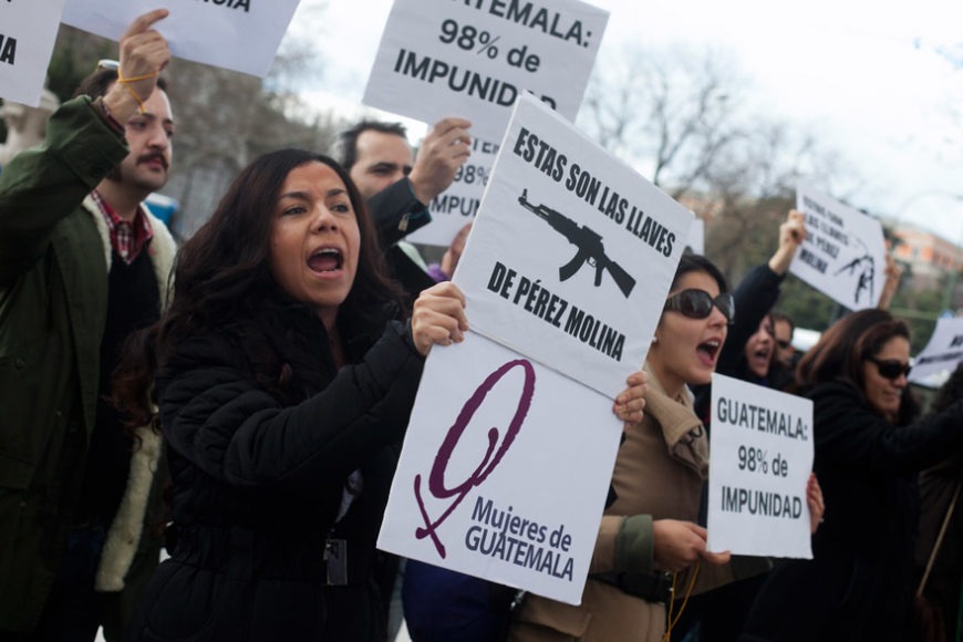 La Asociación de Mujeres de Guatemala acusa al Presidente Pérez Molina de haber participado en las masacres a la población indígena Ixil durante el genocidio en Guatemala. Foto de Gabriel Pecot