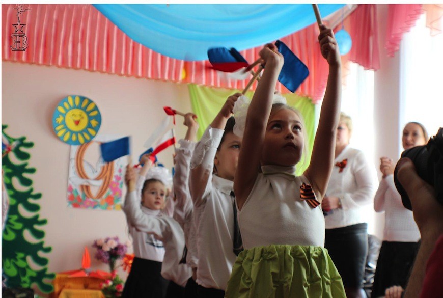 Celebració del Nou de Maig a l'escola pública d'Alchevsk / Edurne Batanero