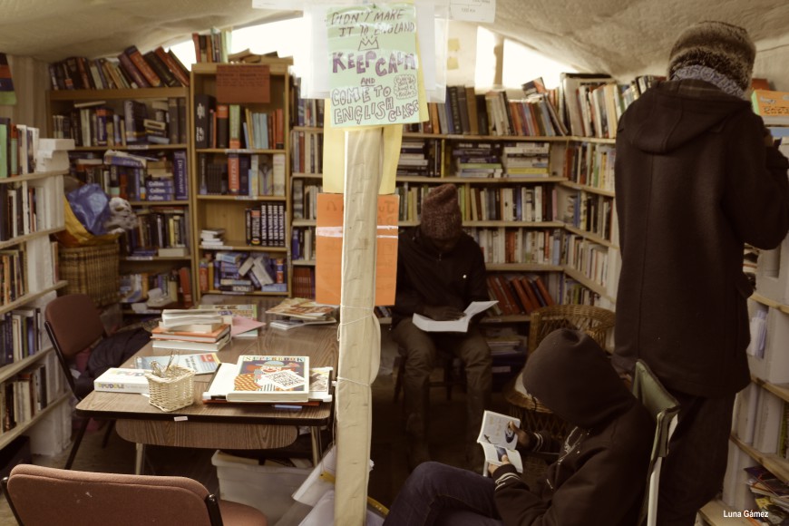 La biblioteca es un lugar de refugio caliente para estudiar, leer un libro o consultar un diccionario. / Foto: Luna Gámez