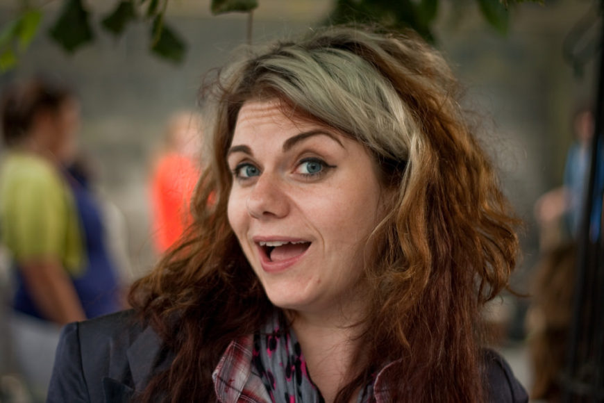 Fotografía del rostro de la escritora Caitlin Moran