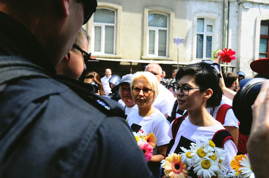 La policía comunica a integrantes de Genderdoc que tienen que evacuar./ Ana Lemus Conejo