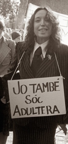 Maruja Torres en una manifestación por la despenalización del adulterio en 1976.