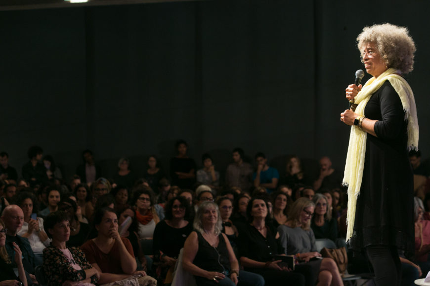 Un momento de la intervención de Angela Davis en el CCCB. /Foto: © CCCB, Miquel Taverna, 2017.