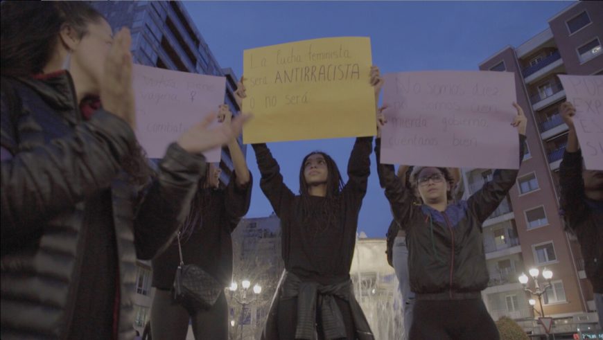 Mujeres racializadas en la manifestación de Bilbao. / Foto: Irene Ortiz Lloréns