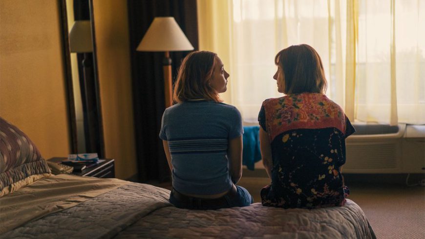 Lady Bird y Marion al inicio de Lady Bird (Gerwig, 2017)