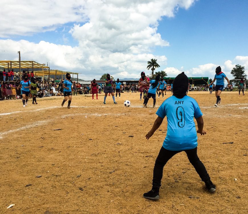 Uno de los partidos de fútbol celebrados durante el encuentro./ B.J.