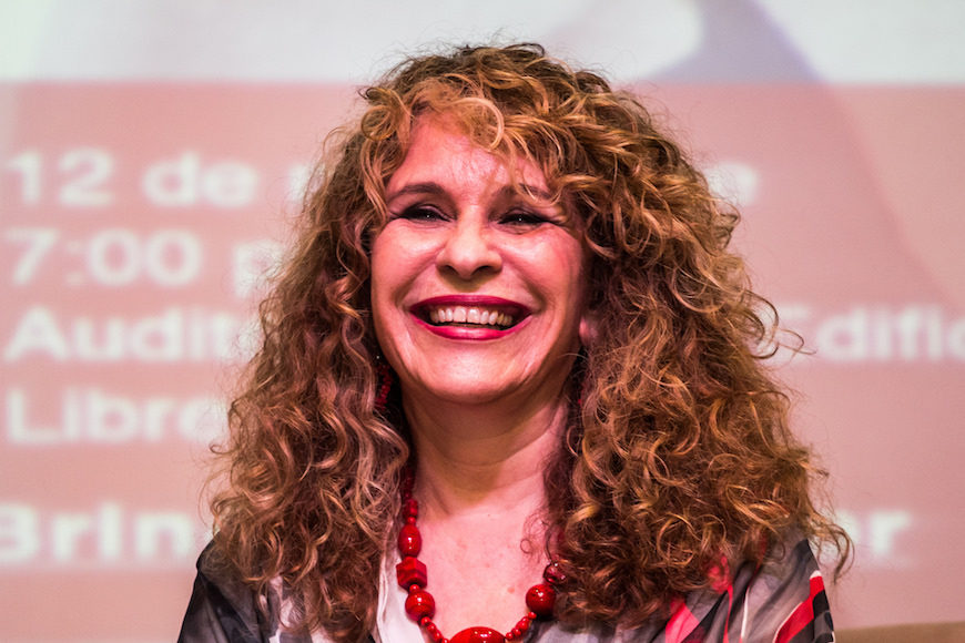 Gioconda Belli durante la presentación de su novela 'El intenso calor de la luna' en Managua en 2014./ Jorge Mejía Peralta