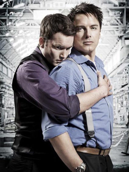 Jack Harness (dcha.) con Ianto Jones