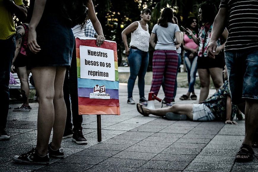 Fotografía durante la celebración del Día de la Visibilidad Lésbica en 2018 en Paraná (Argentina), como homenaje a a Natalia "Pepa" Gaitán, asesinada en 2010 de un balazo por el padrastro de su novia./ Paula Kindsvater