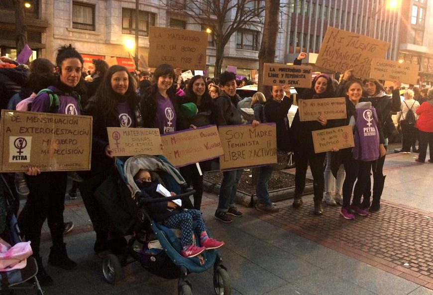 Bloque de madres feministas en la manifestación del 8 de marzo de 2019 en Bilbao./ Plataforma PETRA