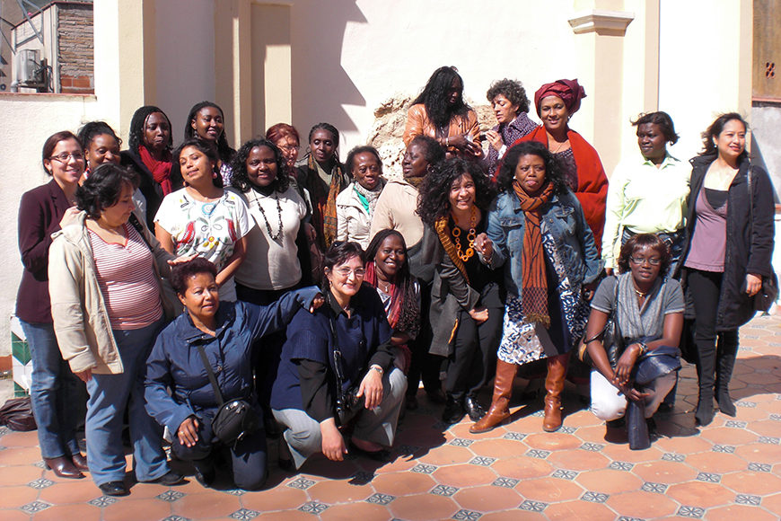 Participantes en una actividad de E'Waiso Ipola. Foto del archivo personal de Remei Sipi. Afrofeminismos. 