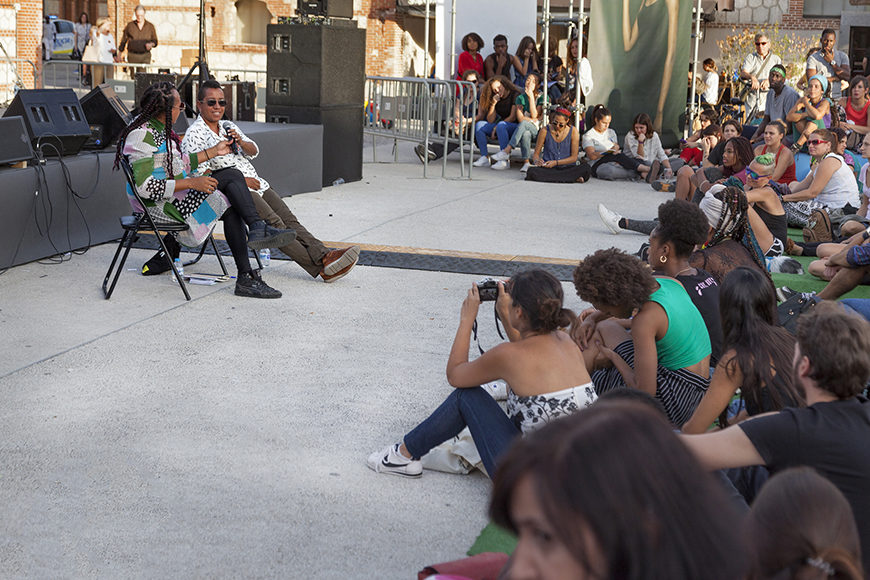 Iki Yos Piña y Esther (Mayoko) Ortega, componentes del Espacio Afrofeminista, en una charla sobre disencia sexual y negritud que dieron en el Festival Conciencia-Afro.- Matadero Madrid/Paco Gómez