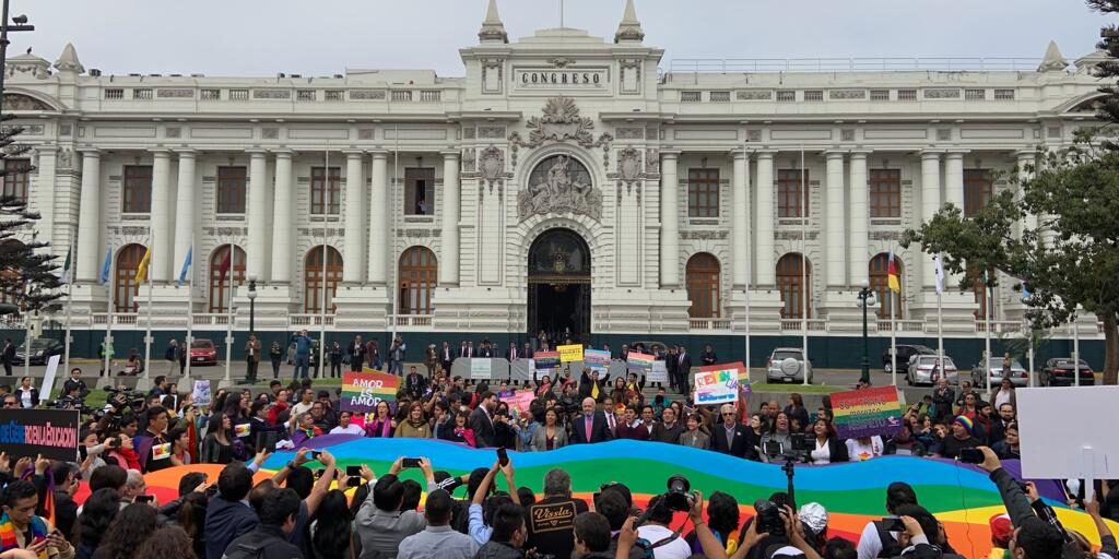 Manifestación LGTBI frente al Congreso de Per