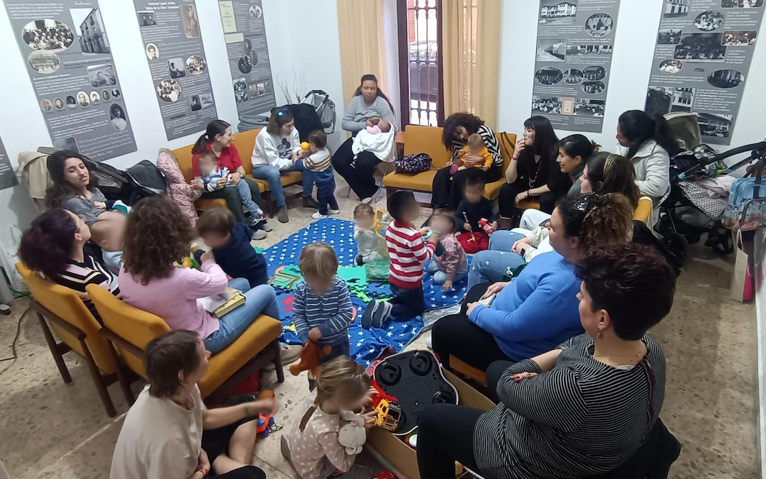 Reunión madre a madre del Galm Mamateta en Linares./ Foto cedida